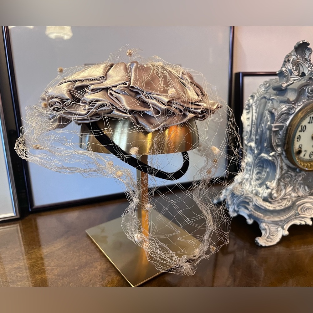 Vintage Wm Filene's Sons Co of Boston satin hat/ fascinator